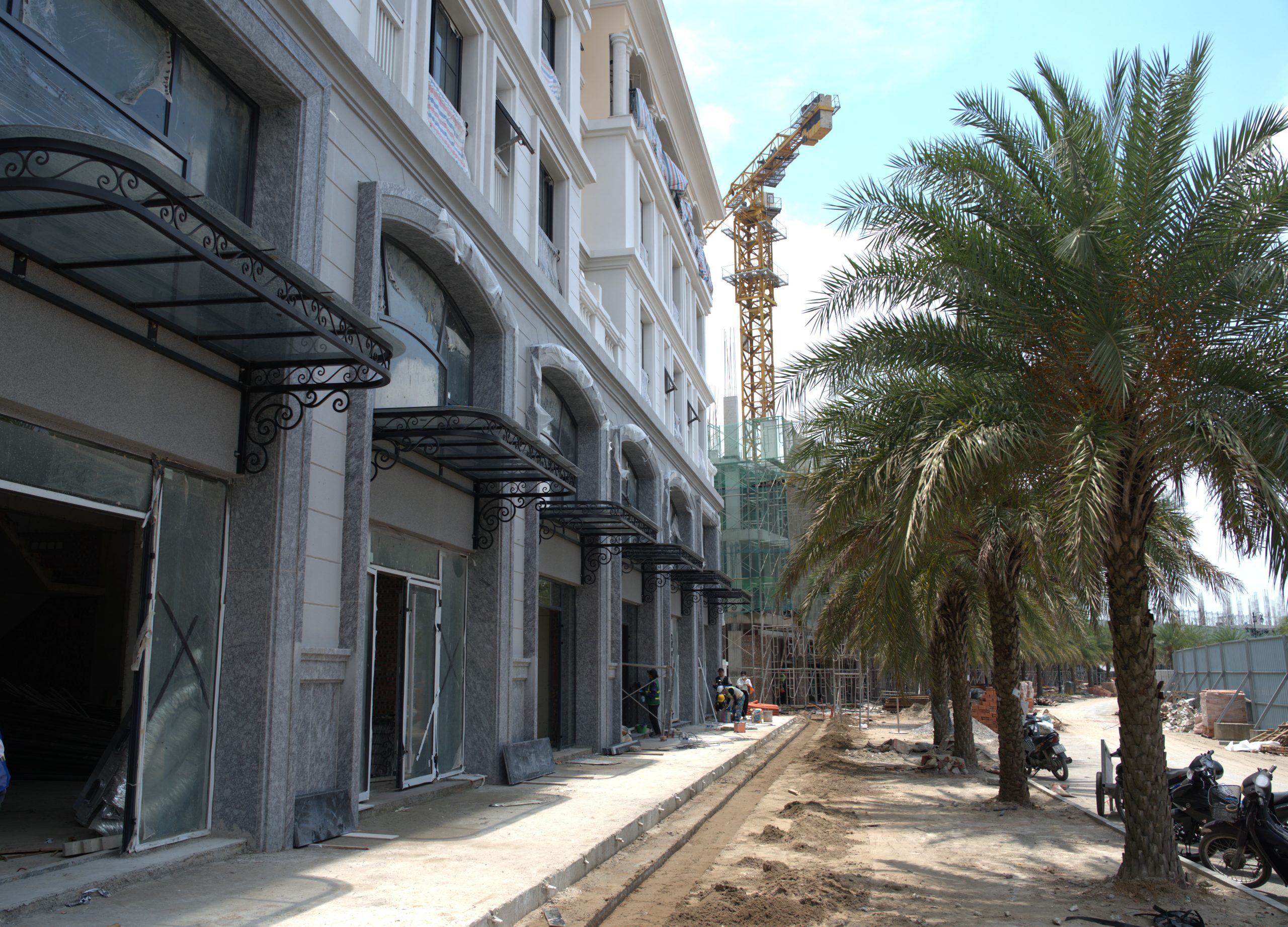 Những căn nhà đầu tiên tại Hồng Hạc City đã hoàn thành.