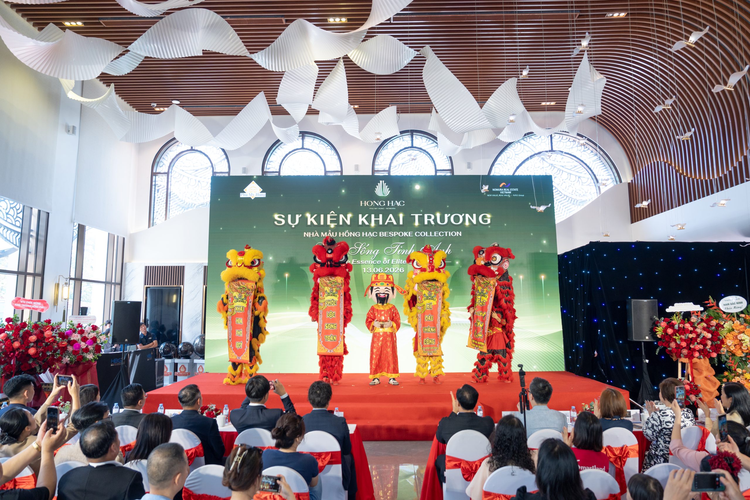 Chủ đầu tư Hồng Hạc City, gồm Công ty TNHH Phát triển Phú Mỹ Hưng và Nomura Real Estate Vietnam đã chính thức khai trương nhà mẫu đầu tiên của dự án vào ngày 13/6/2026.